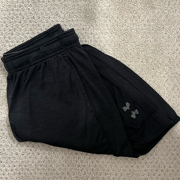 Under Armour Charcoal Gray Loose Fit Athletic Shorts - M - Picture 1 of 7